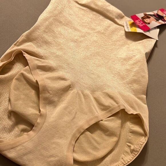NWT Maidenform High Waist Firm Control Brief Shapewear - Size Medium - Picture 2 of 10